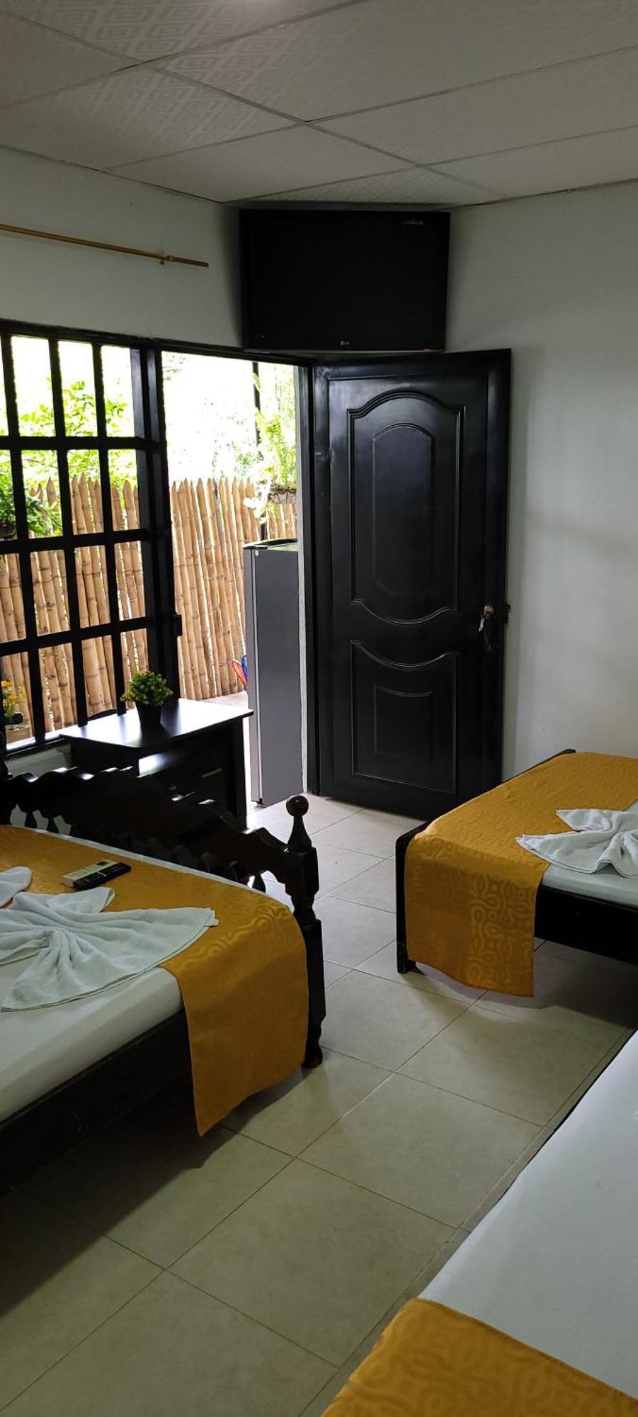 Hostal Villa Del Rio Las Brisas ビジャビエハ エクステリア 写真